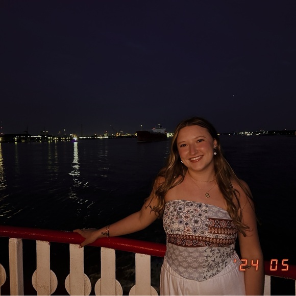 Meet your Posher, Audrey - Picture 1 of 1